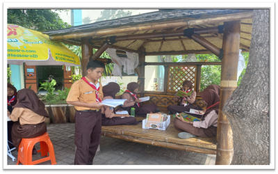 MEMBACA DI MANA SAJA MELALUI GAZEBO POJOK BACA SPENZOLIK